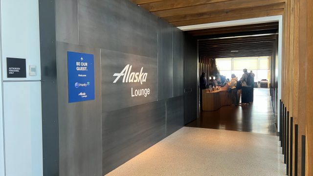 Discover the Alaska Lounge Experience at Seattle-Tacoma Airport