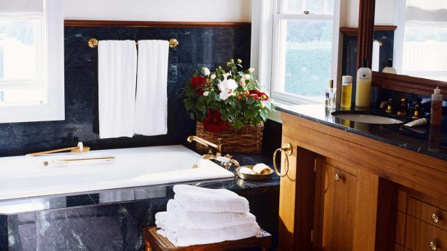 Why 80s Bathroom Trends are Making a Stylish Comeback in 2023