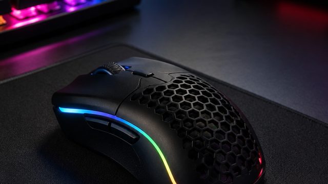 Discover the ProtoArc EM25: An Affordable Ergonomic Gaming Mouse